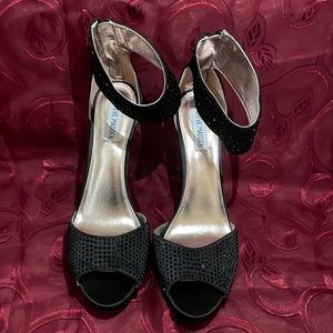 Brand New Black Steve Madden Rhinestone Platform Pumps